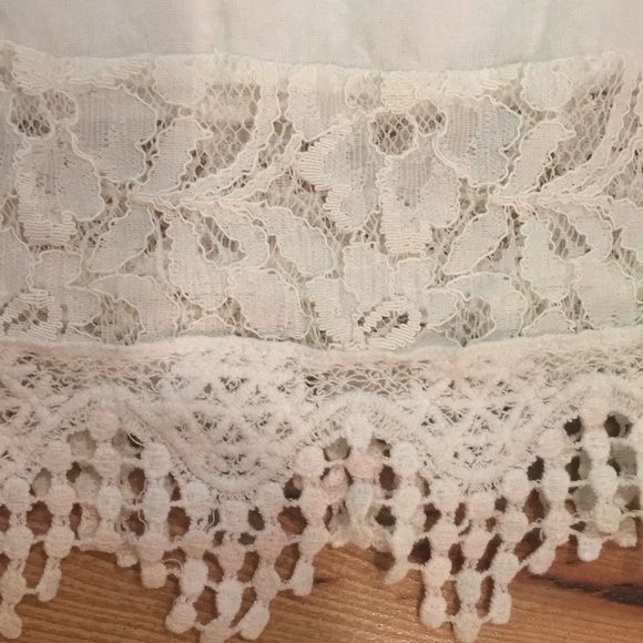 Cream color topBut I just found size large - Picture 3 of 4